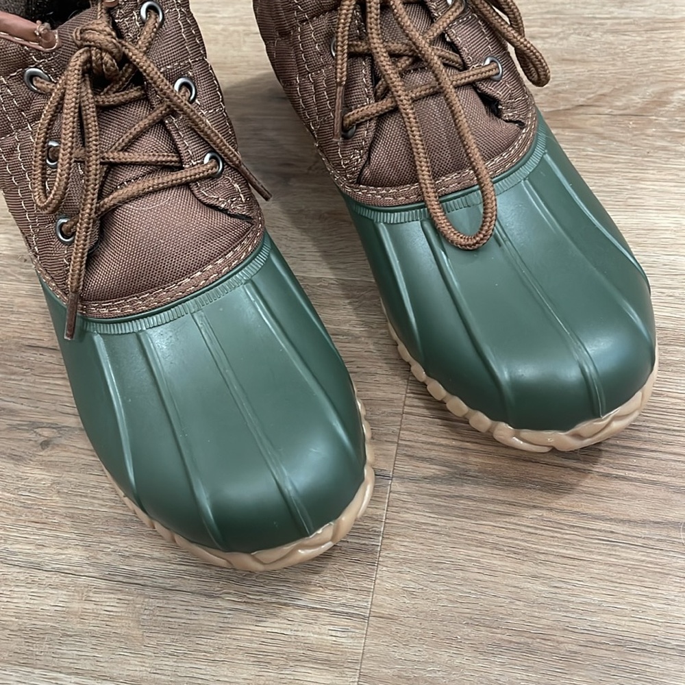 St. John's Bay Brown and Green Winter Boots
